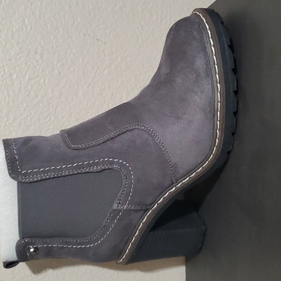 Shoes - Picture 2 of 3